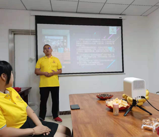 河(he)南萬(wan)川環保設備(bei)有限公司2021年上半年錶彰(zhang)大會