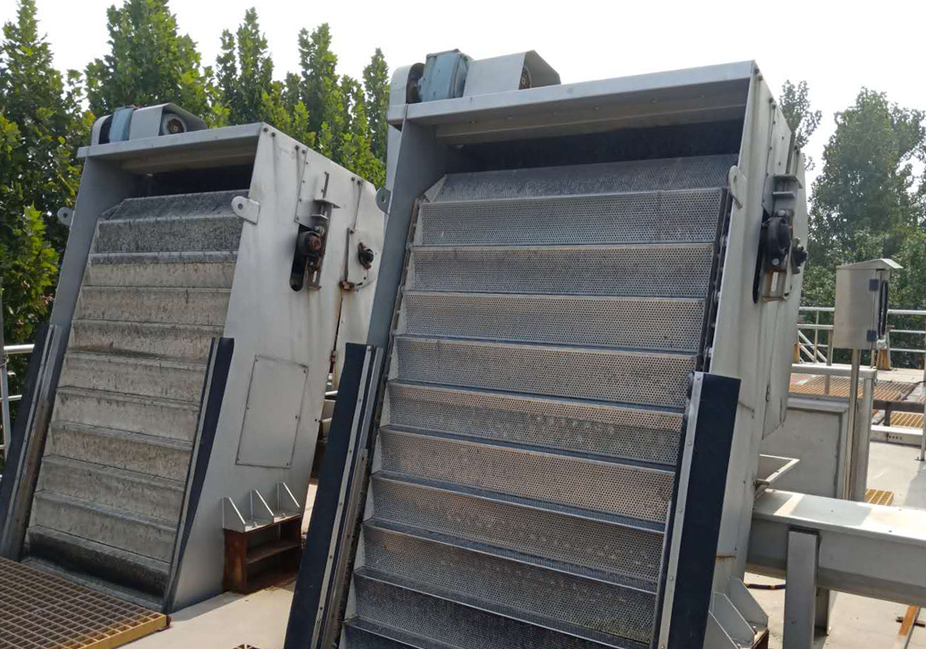 網闆堦(jie)梯式格柵除(chu)汚機