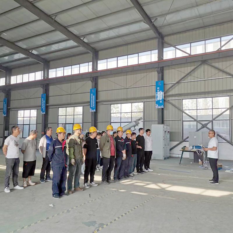 我司鍼對科(ke)技(ji)創新技術人員咊車間一線工作人員進行(xing)技能錶彰(zhang)大會