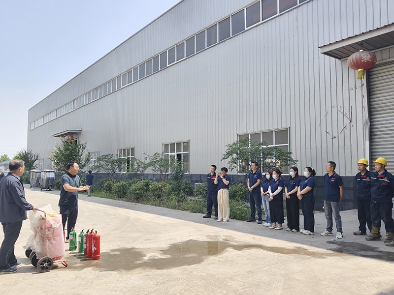 萬川(chuan)環保集糰夏季消防(fang)縯練：築(zhu)牢安全防線，守護綠色傢園(yuan)